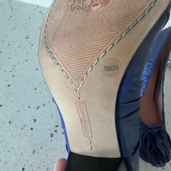 Vince Camuto Blueberry Leather Cone Heels Pumps Rosette Detail Women’s Size 7.5B - Picture 9 of 12